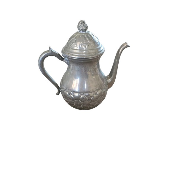 Vintage silver plated teapot with hinged lid and floral engraving‎